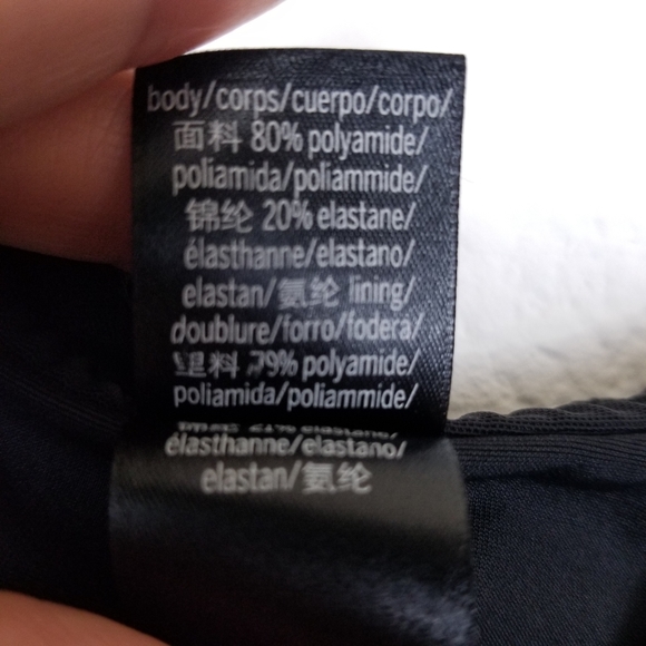 ⭐️SALE⭐️VICTORIA SPORT SMALL CROP SLEEVELESS BLACK HOODIE - Picture 5 of 9